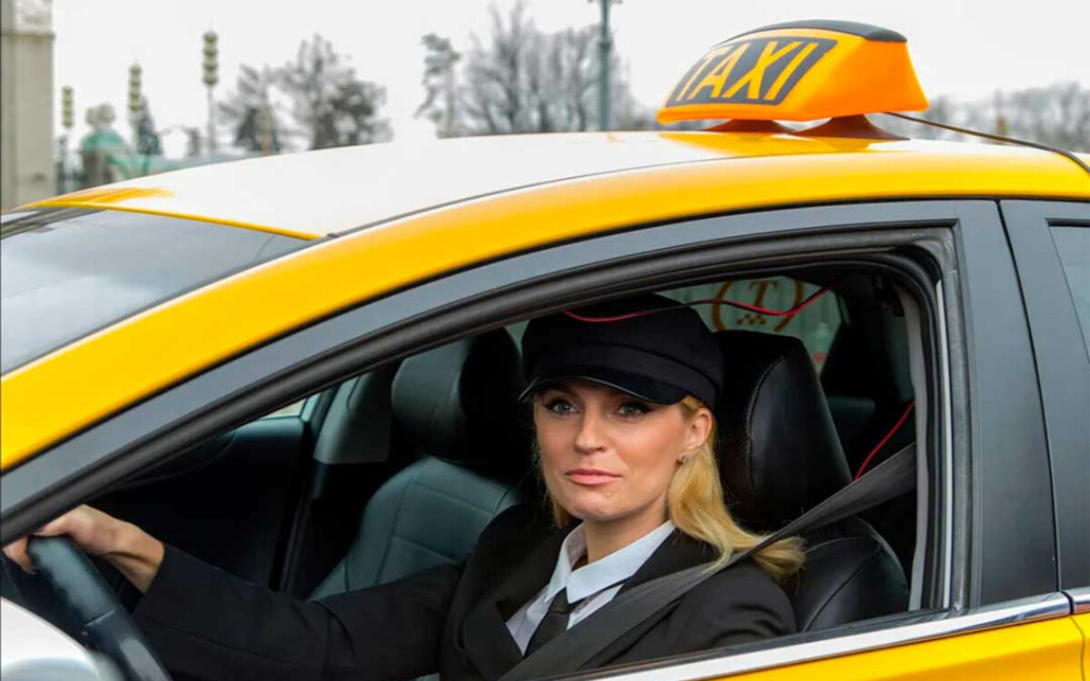 Современная Тверь: женщины работают в такси