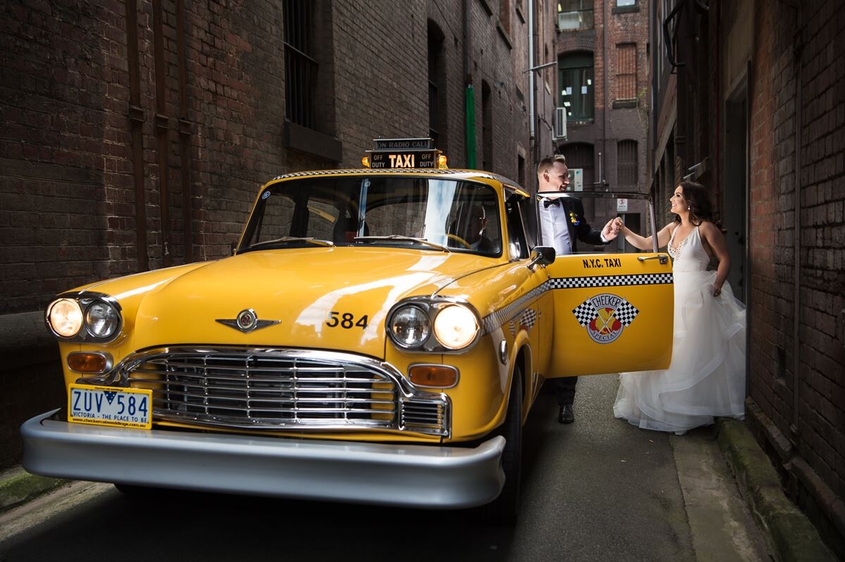 Свадебное такси: заказ междугородних перевозок в день бракосочетания