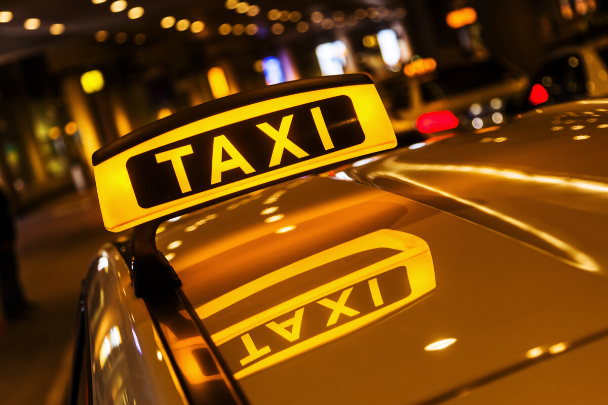 Почему такси ассоциируется с жёлтым цветом?