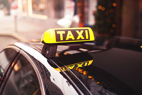 Как избежать наценки в такси: основные моменты